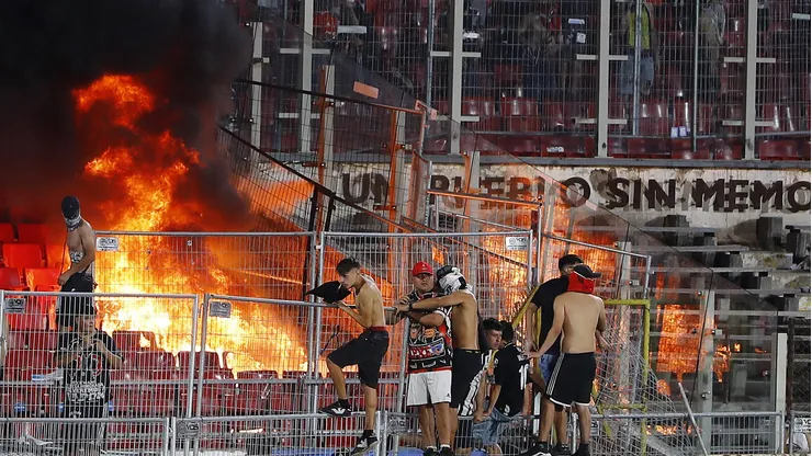 La Supercopa del fútbol chileno se suspendió cuando quedaban 14 minutos para el final.