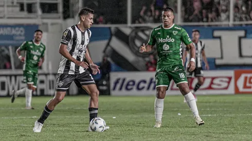 Iván Morales nuevamente sumó 90 minutos, aunque su equipo no encuentra el camino correcto.