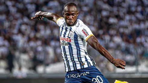 Cecilio Waterman erró un gol increíble en Perú.