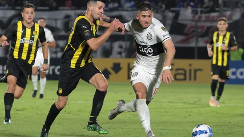 Paiva jugando Libertadores con la camiseta de Olimpia.