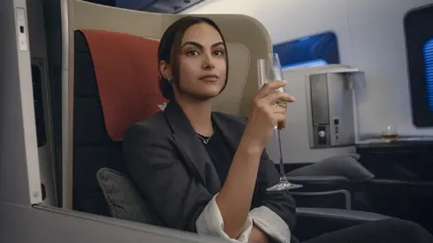 Camila Mendes conversó en exclusiva con RedCarpet.