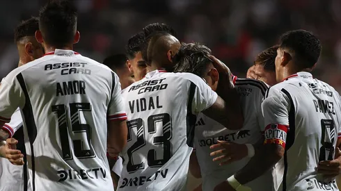 Arturo Vidal ayuda mucho a Carlos Palacios en Colo Colo