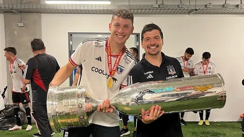 Ballesteros festeja con la Copa Chile ganada por Colo Colo