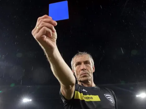 Ex árbitro Iván Guerrero le da el pulgar para arriba a la tarjeta azul