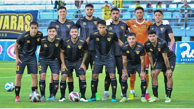 Fernández Vial hace algunos días oficializó su nueva camiseta marca Siker.