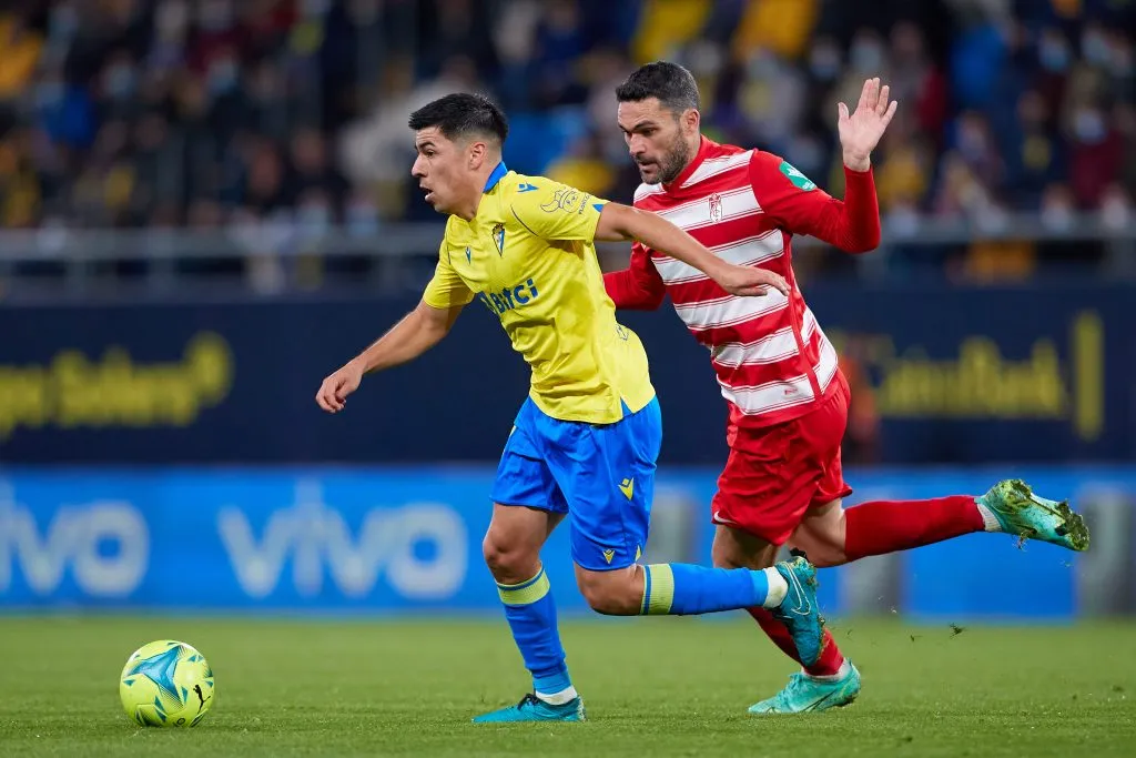 Tomás Alarcón en el Cádiz, donde tuvo una primera temporada muy buena y después dejó de contar. (Fran Santiago/Getty Images).
