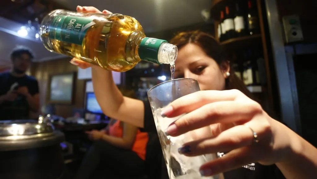 Desde el 2003 se celebra en Chile el Dia de la Piscola. (Foto: ATON).