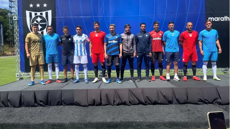 Las nuevas camisetas de Huachipato.