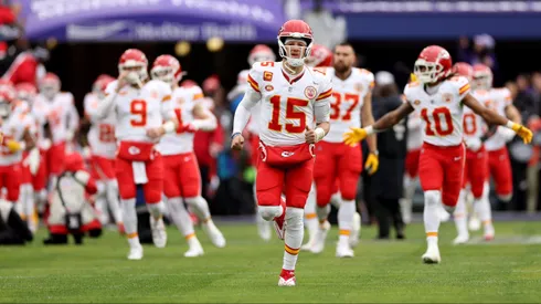 Kansas City Chiefs enfrenta a San Francisco 49ers en el Super Bowl.