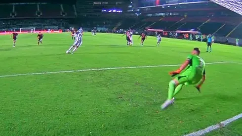 El portero de River se aprovechó de la ausencia de VAR.