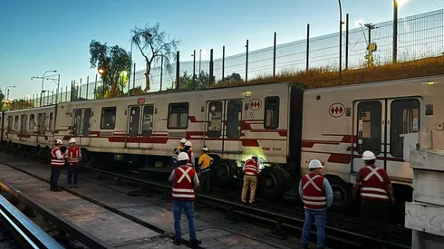 Metro de Santiago continúa con los trabajos por accidente ocurrido en L1.