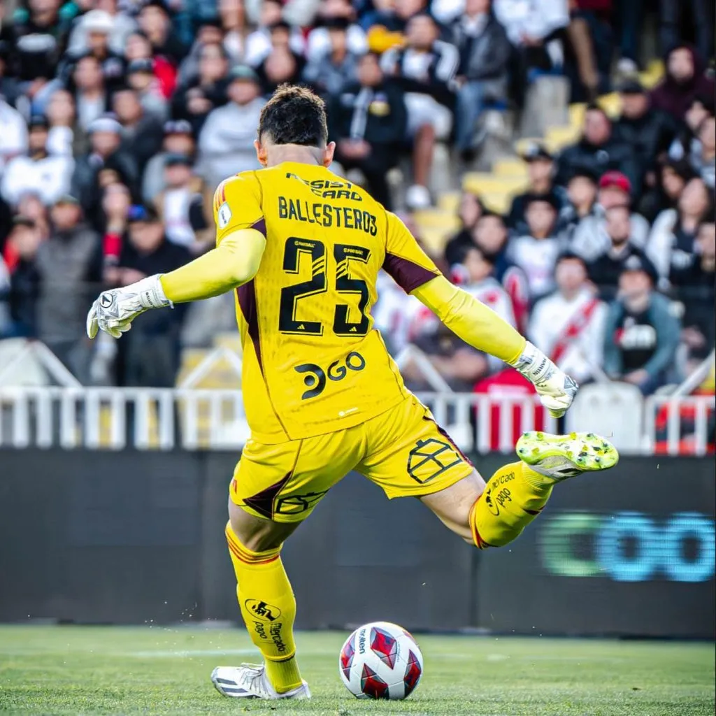 Ballesteros hizo su debut con el primer equipo de Colo Colo. | Instagram