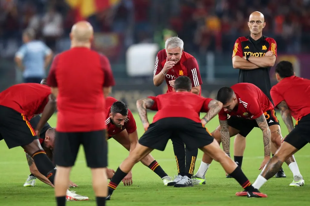 José Mourinho acusó a sus ahora ex dirigidos de bajar a propósito su nivel para que lo despidan. | Foto: Getty Images.