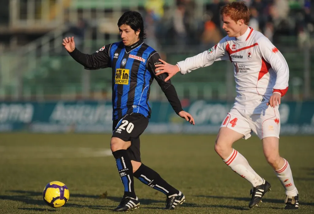 Jaime Valdés con el Atalanta frente al Bari, cuadro que le pagó 2 millones de dólares a Palestino para llevarlo a Italia. (Valerio Pennicino/Getty Images).