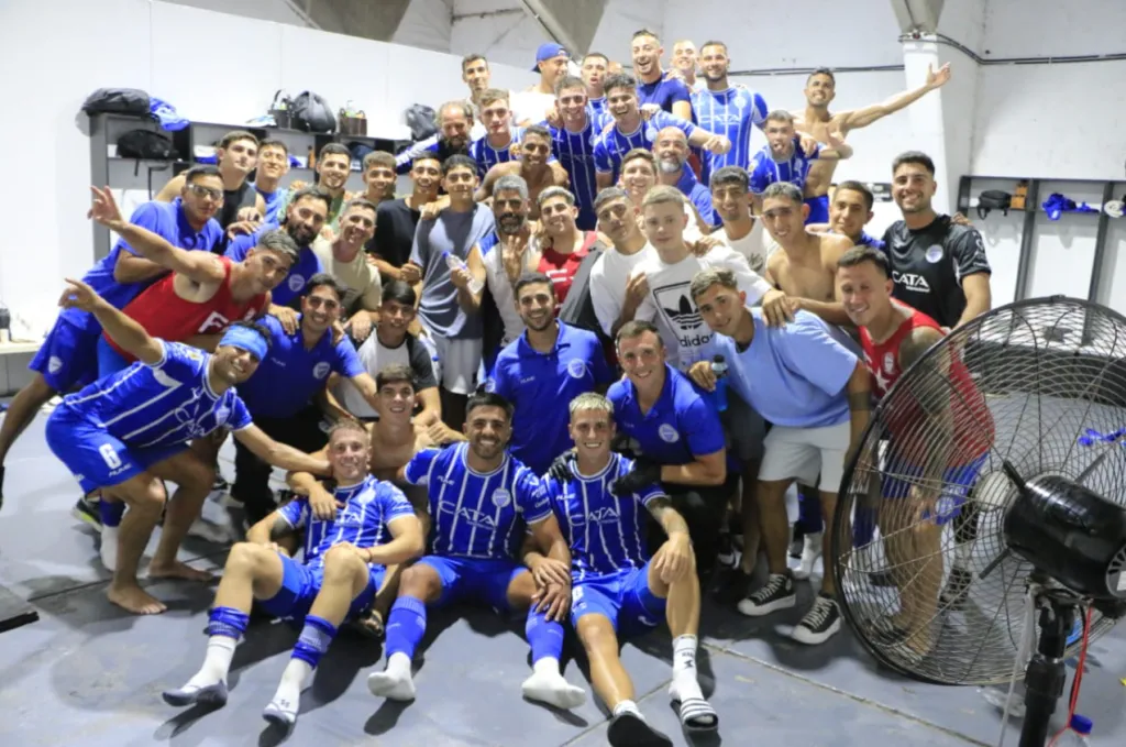 Así festejó Godoy Cruz la gran victoria ante Lanús. (Foto: Godoy Cruz).