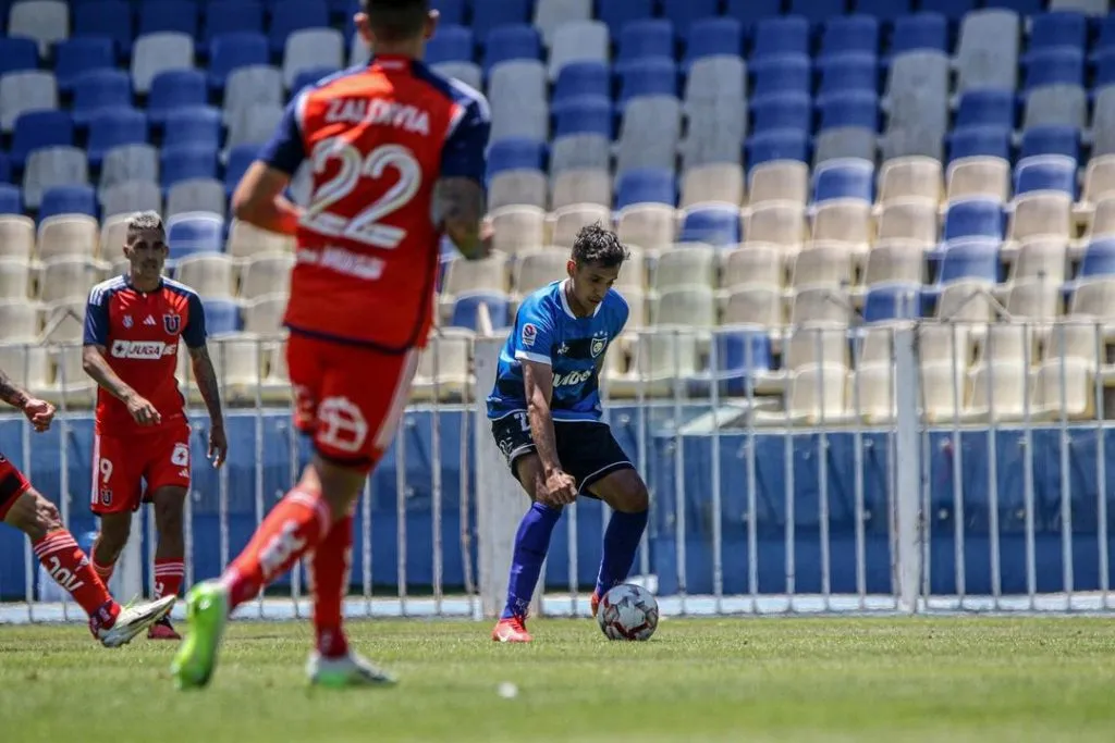 Carlo Villanueva en acción ante Universidad de Chile. (Foto: Huachipato).