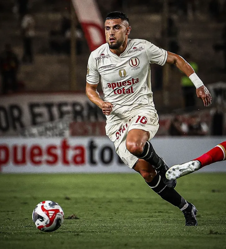 Rodrigo Ureña en acción ante Atlético Grau. (Foto: Paolo Vallejo/De Chalaca).