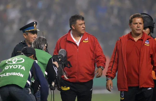 Claudio Borghi en la visita alba a La Bombonera por la fase de grupos de la Copa Libertadores 2008. (Photosport).