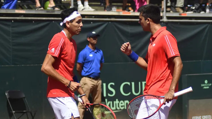 La dupla de Tomás y Alejandro inician la jornada de tenis.