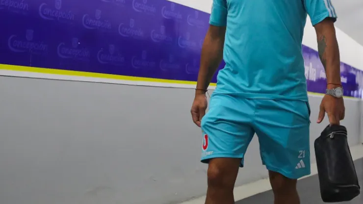 Marcelo Díaz camina por los pasillos del Ester Roa Rebolledo.