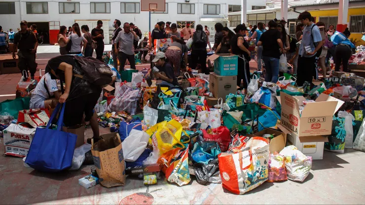 Revisa en detalles cómo ayudar a las familias damnificadas por los incendios y los centros de acopio habilitados en Santiago.