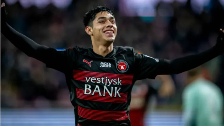 Darío Osorio celebrando en Dinamarca.