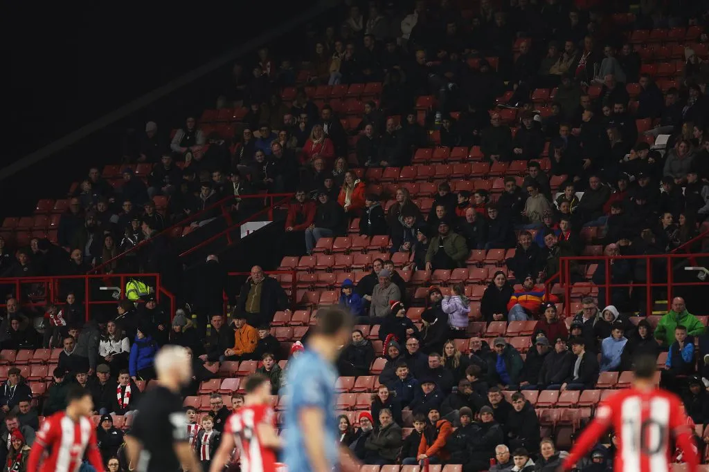 Los hinchas del Sheffield United comenzaron a abandonar prematuramente Bramall Lane con los primeros goles del Aston Villa. | Foto: Getty Images.