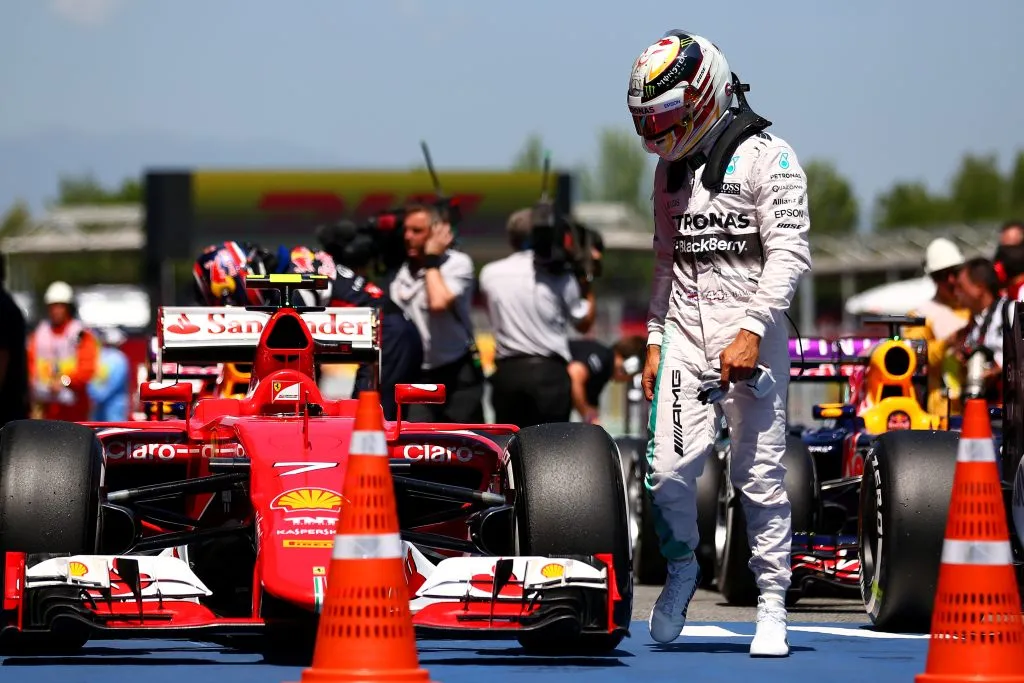Lewis Hamilton cumplirá un sueño al conducir para Ferrari. ¿Logrará&nbsp;romper con el dominio total de RedBull de estos últimos años? | Foto: Getty Images.