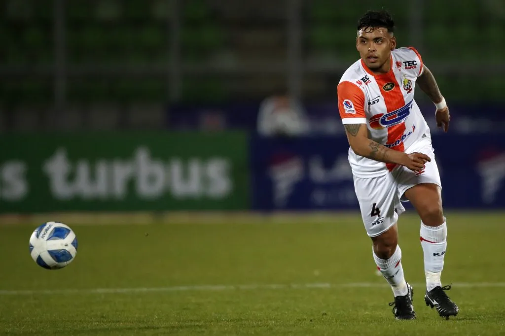 Iván Contreras, otro de los 12 que se sumó como refuerzo a A.C. Barnechea. (Andrés Piña/Photosport).