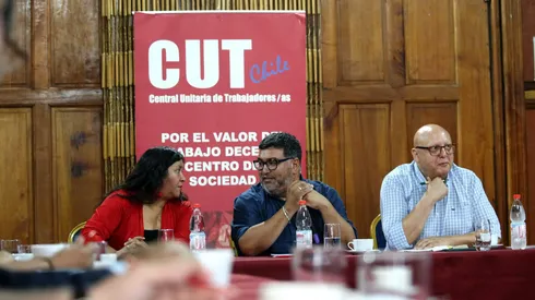 Santiago, 26 de enerode 2024 La CUT se reune con secretarios de partidos oficialistas para presentar el documento “Propuesta al pueblo chileno: por la democracia, la paz y la justicia social”. Javier Salvo/Aton Chile