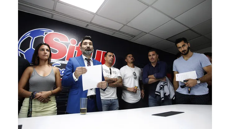 Gamadiel García en Asamblea de capitanes de los clubes de las distintas divisiones del futbol nacional.