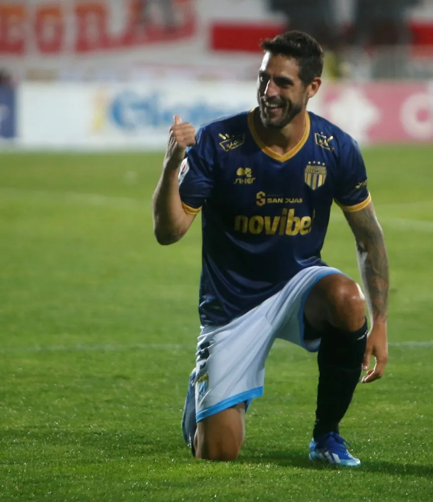 Joaquín Larrivey, figura con Magallanes en la temporada 2023 (Photosport)