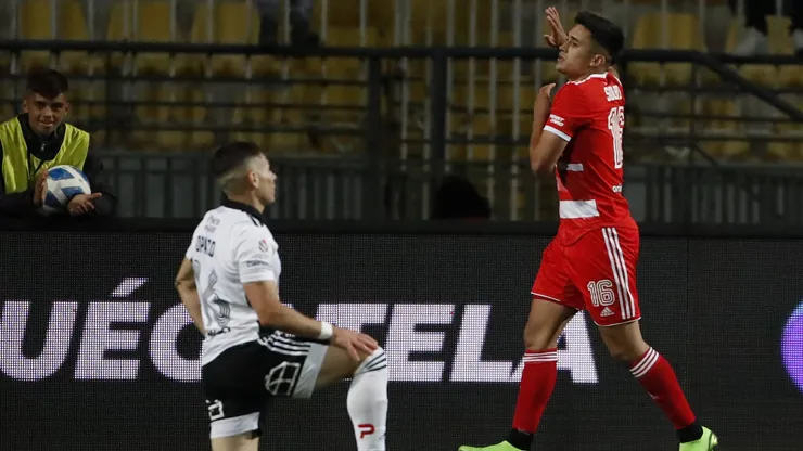 Pablo Solari festeja un gol que le anotó a Colo Colo en un amistoso.