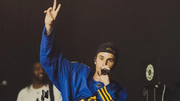 Justin Bieber es captado cantando en una fiesta y fans se ilusionan