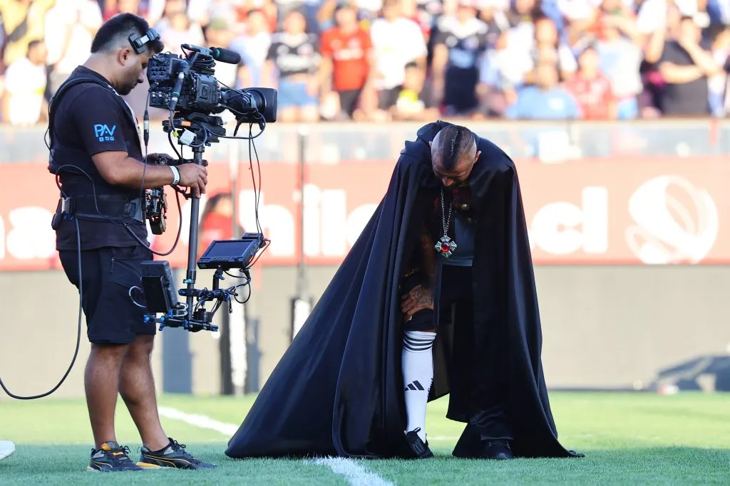 Vidal en su presentación ante los hinchas de Colo Colo.