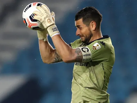 Arias le da el primer dolor de cabeza a Gareca