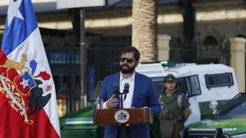 Santiago, 1 de febrero de 2024 El Presidente de la Republica, Gabriel Boric, encabeza anuncio de fortalecimiento de medidas de control del Plan Calles Sin Violencia. La actividad se desarrolla en el frontis de la Estacion Central. Dragomir Yankovic/Aton Chile