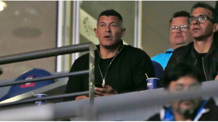 Almirón dijo presente en el Sausalito para ver a Independiente del Valle.