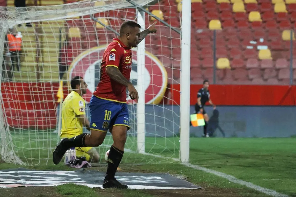Emiliano Vecchio marcó su tercer gol en Unión Española. Foto: Dragomir Yankovic/Photosport