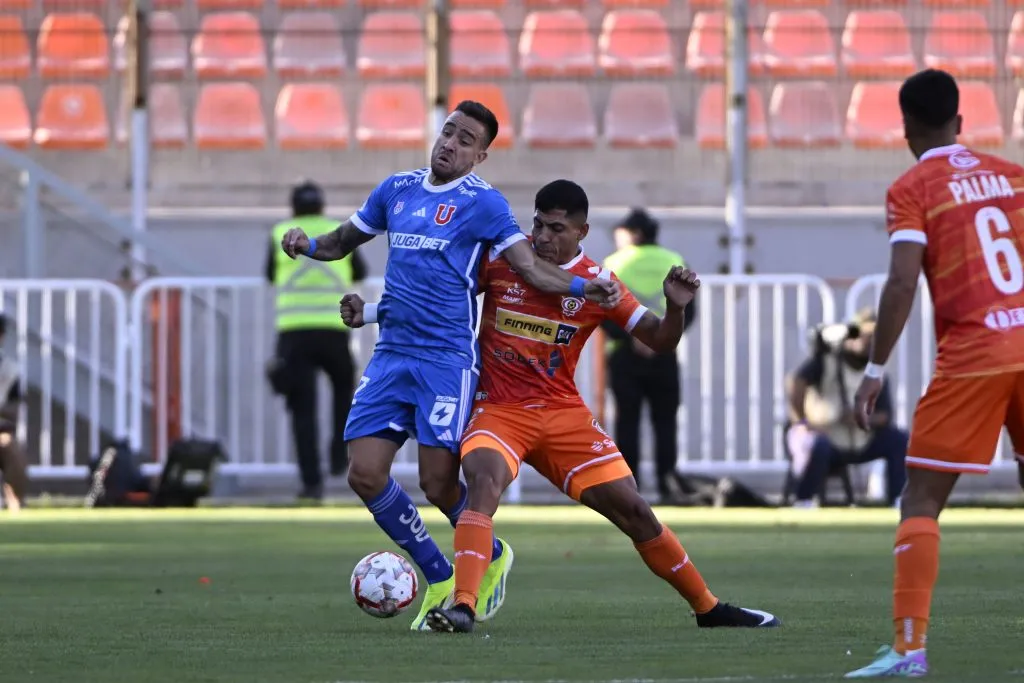 Matías Zaldivia jugó los 90′ en la victoria de la U ante Cobreloa. (Pedro Tapia/Photosport).