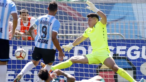 Joaquín Larrivey anotó tres goles en la visita de Magallanes a Valparaíso.