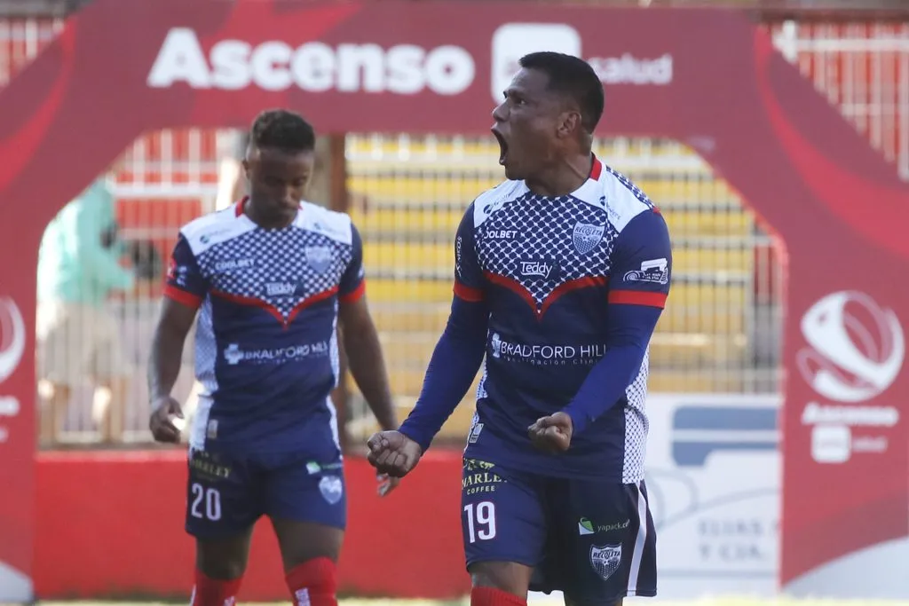 Deportes Recoleta es uno de los equipos que puede amagar el primer lugar de La Serena en la Primera B. | Foto: Photosport.