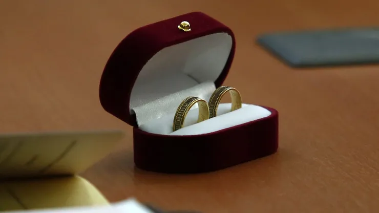 El bono "Bodas de Oro" alcanza los $425.360 por matrimonio.