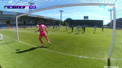 El balón no alcanzó a entrar en la portería de Zanahoria Pérez.