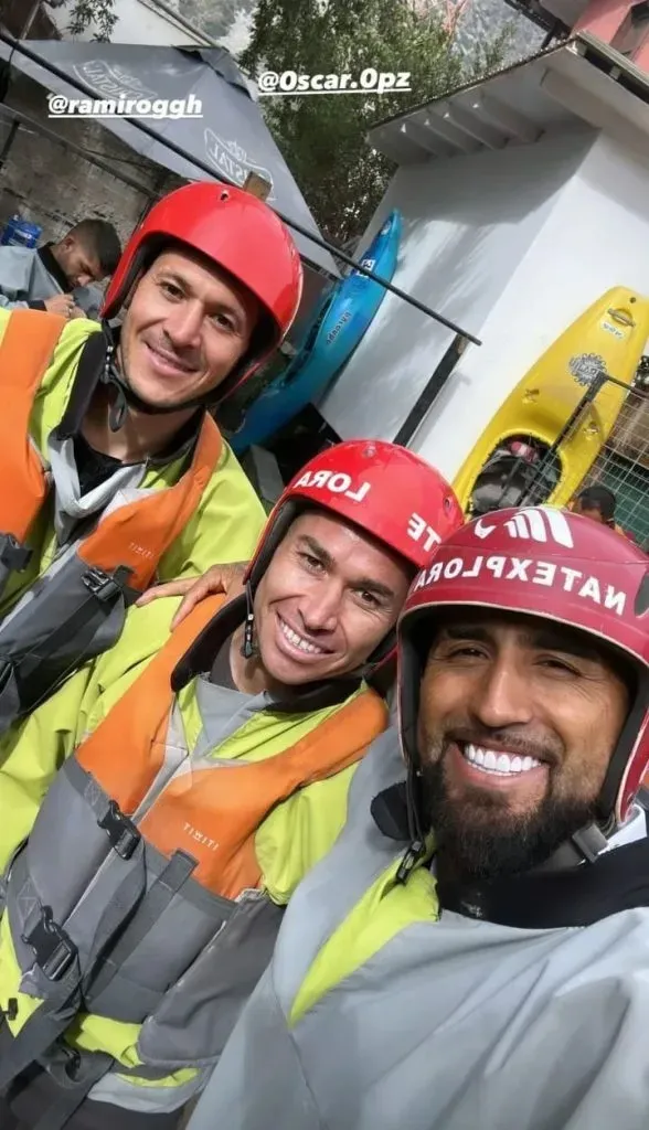 El plantel de Colo Colo en el rafting.