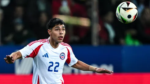 Darío Osorio jugando por la selección chilena.