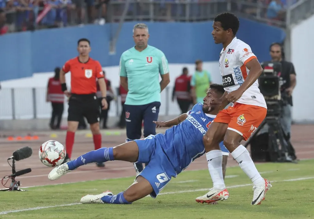 Gustavo Álvarez minimiza los errores del plantel de la U. Foto: Sifup.