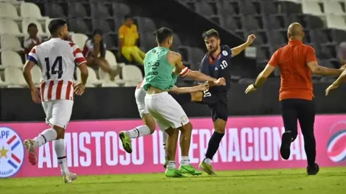 El encuentro entre paraguayos y dominicanos fue suspendido por la pelea.