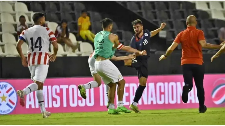 El encuentro entre paraguayos y dominicanos fue suspendido por la pelea.