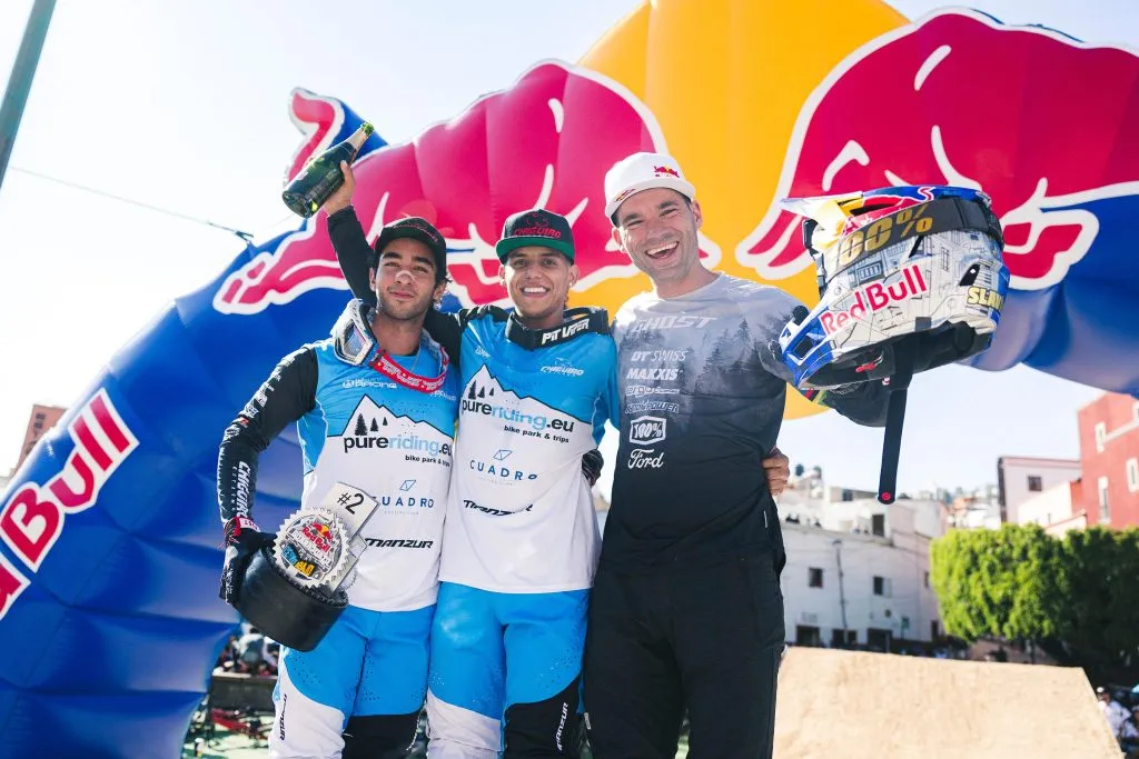 Sebastián Holguin, Juanfer Velez y Tomas Slavik completaron el podio de Red Bull Guanajuato Cerro Abajo 2024 en México. Foto: Red Bull Content Pool.